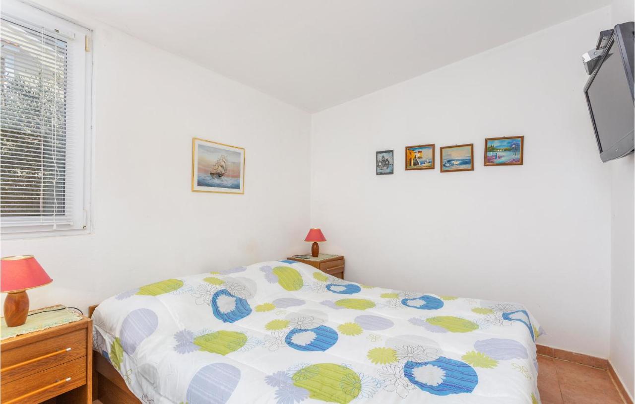 1 Bedroom Beautiful Apartment In Linardici Ngoại thất bức ảnh
